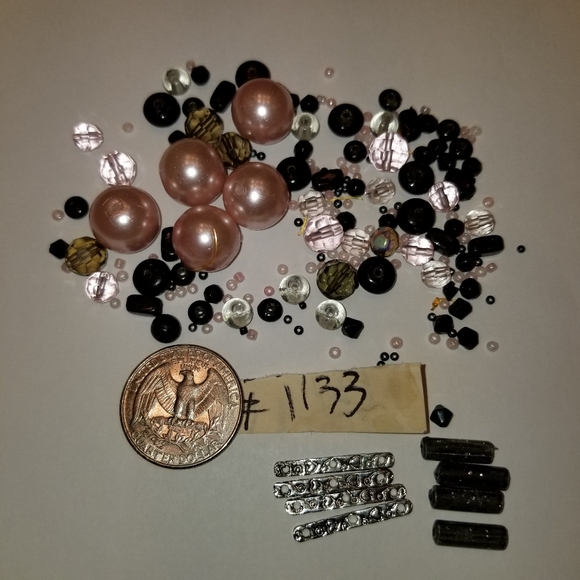 ✅#1133 Pearl, Metal and Black Loose Beads Bracelet Hand Crafted - Picture 2 of 3